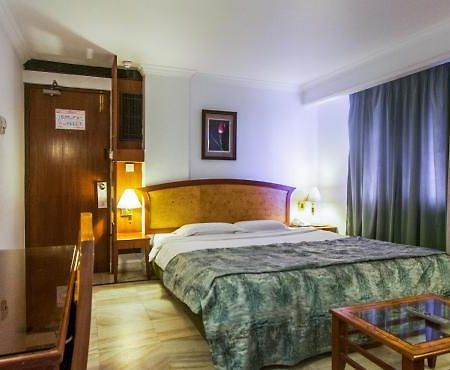 Hotel Chariot Csennai Kültér fotó