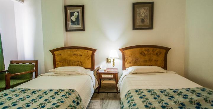 Hotel Chariot Csennai Kültér fotó