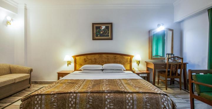 Hotel Chariot Csennai Kültér fotó