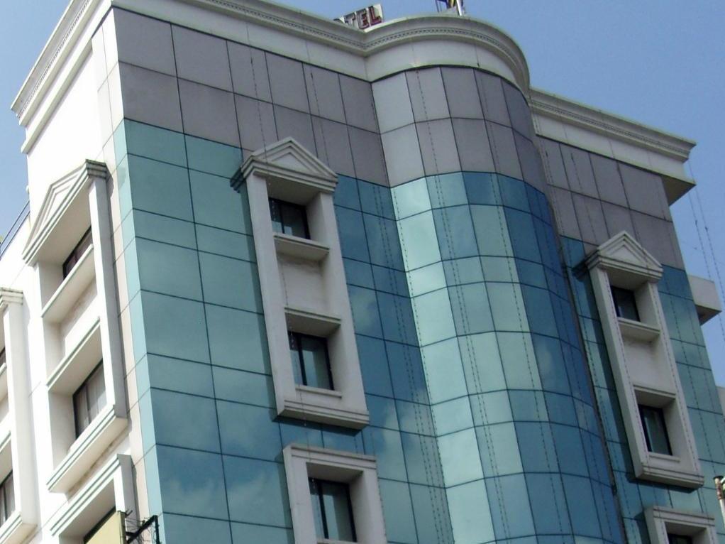 Hotel Chariot Csennai Kültér fotó
